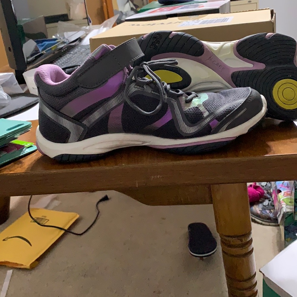 Ryka influence mid women’s size 10 gray & purple